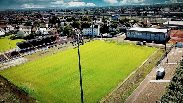 美国杨毅狂喷詹姆斯怂了？40岁老詹被批不敢挑战历史.